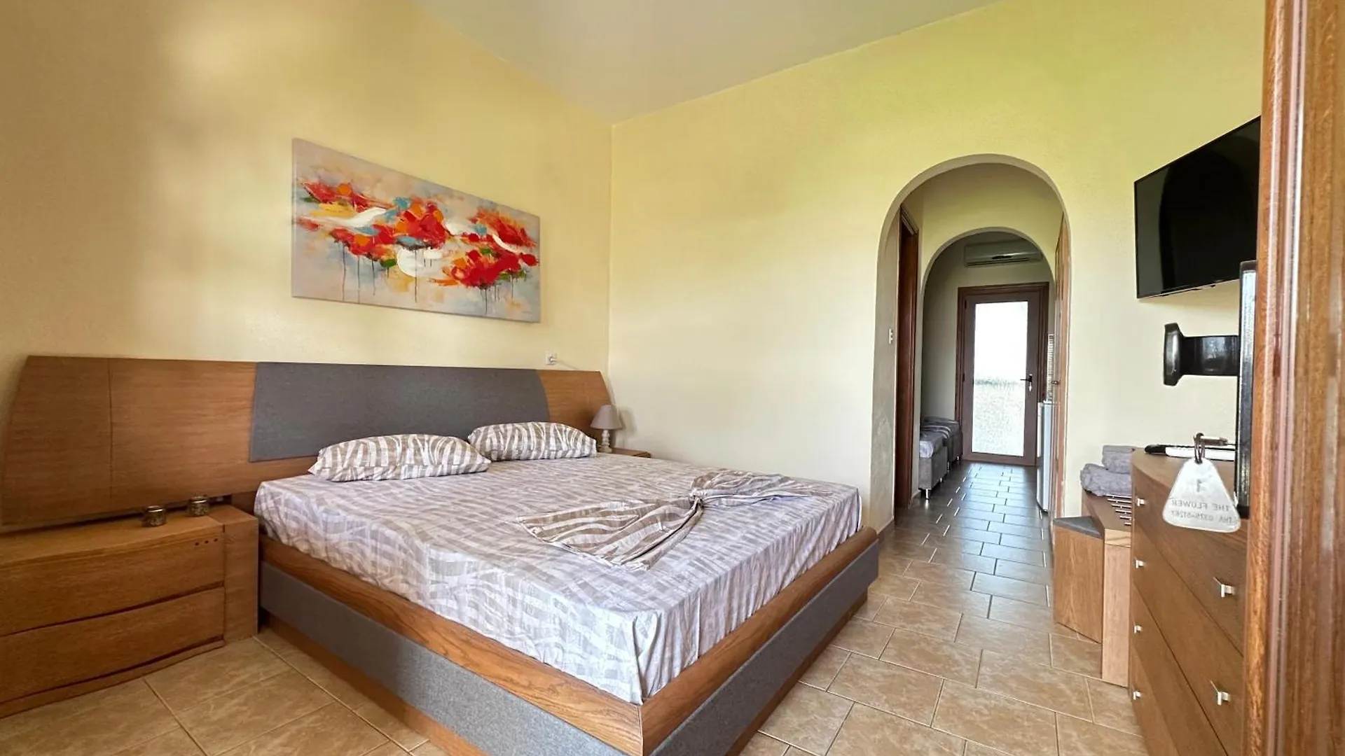 The Flower Apartments Toroni Aparthotel