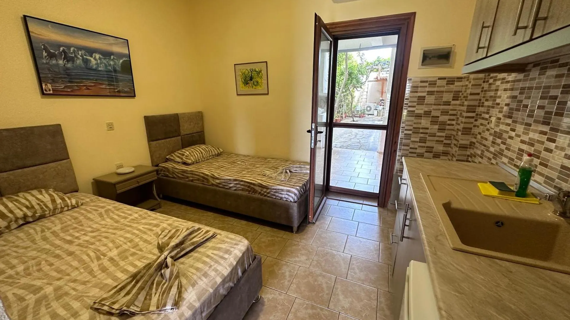 Aparthotel The Flower Apartments Toroni