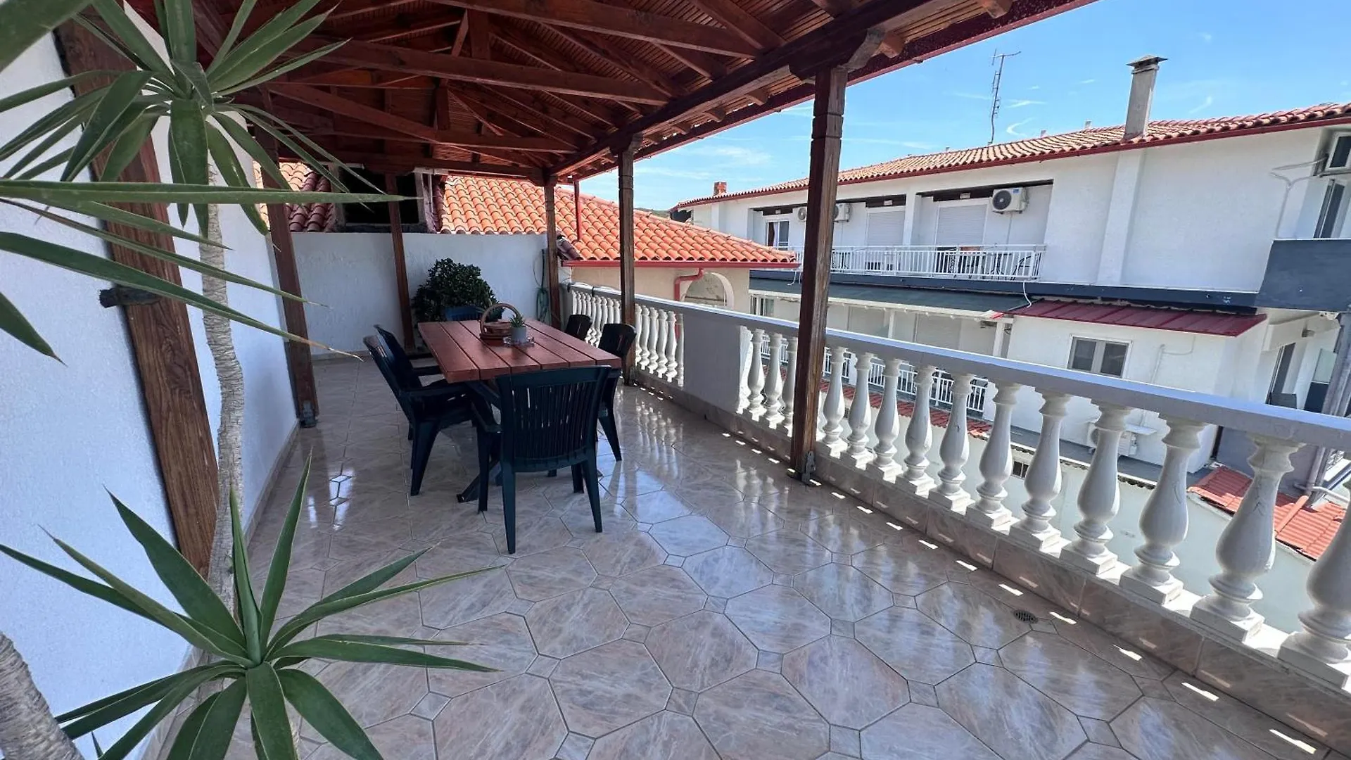 The Flower Apartments Toroni Aparthotel
