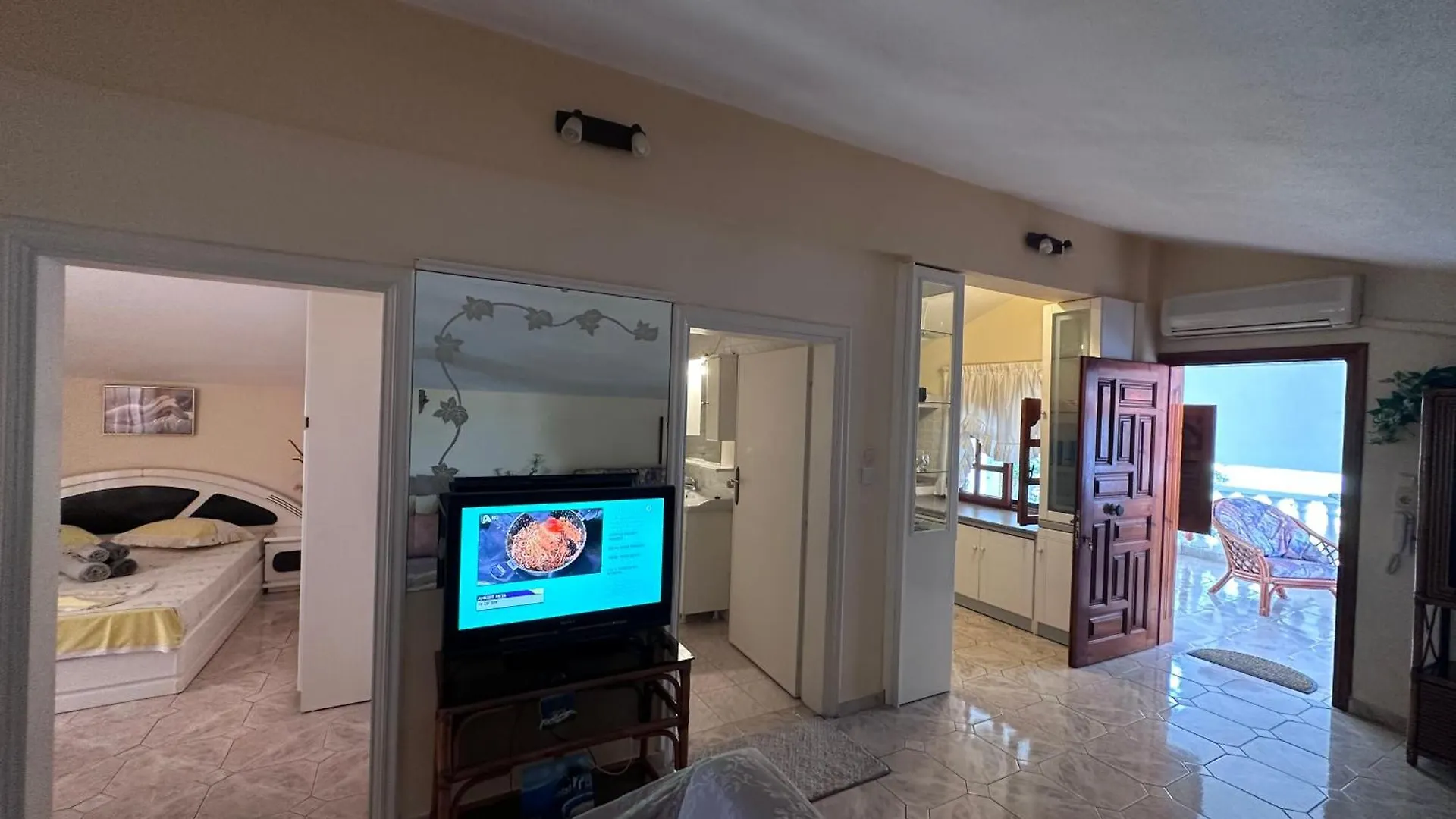 The Flower Apartments Toroni