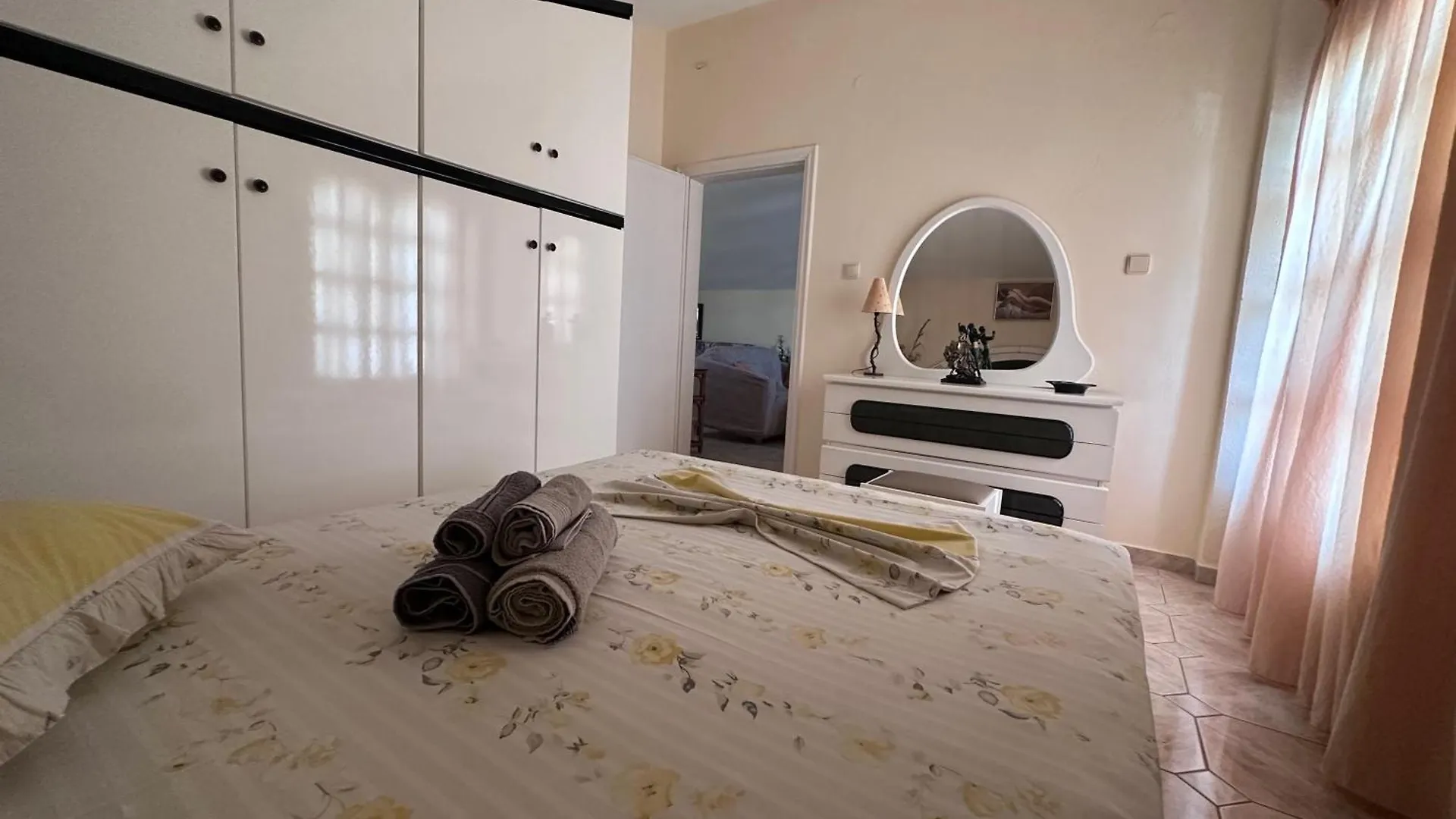 Aparthotel The Flower Apartments Toroni Greece