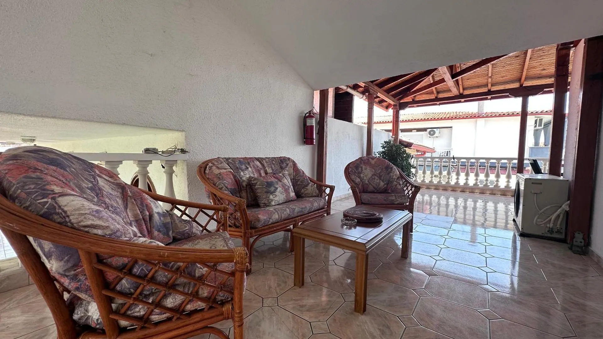 The Flower Apartments Toroni 0*,