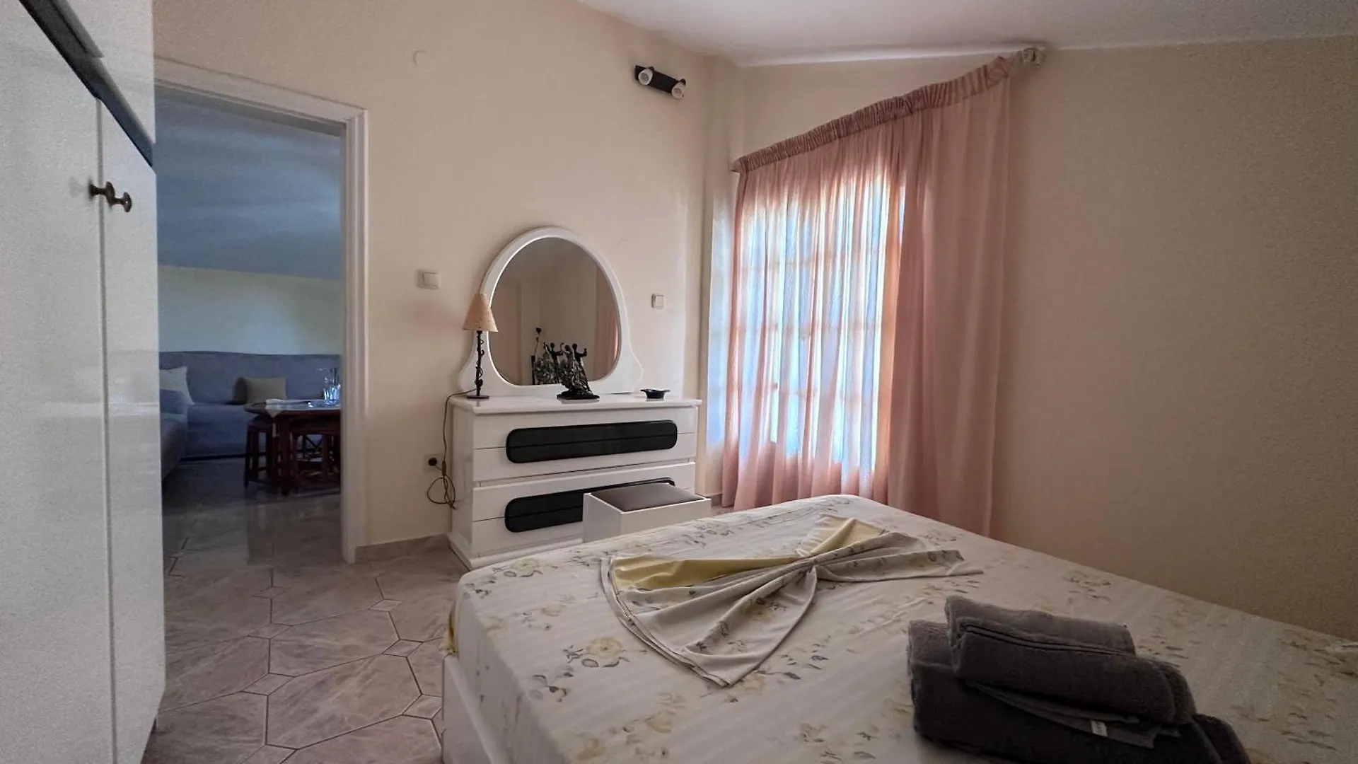 The Flower Apartments Toroni