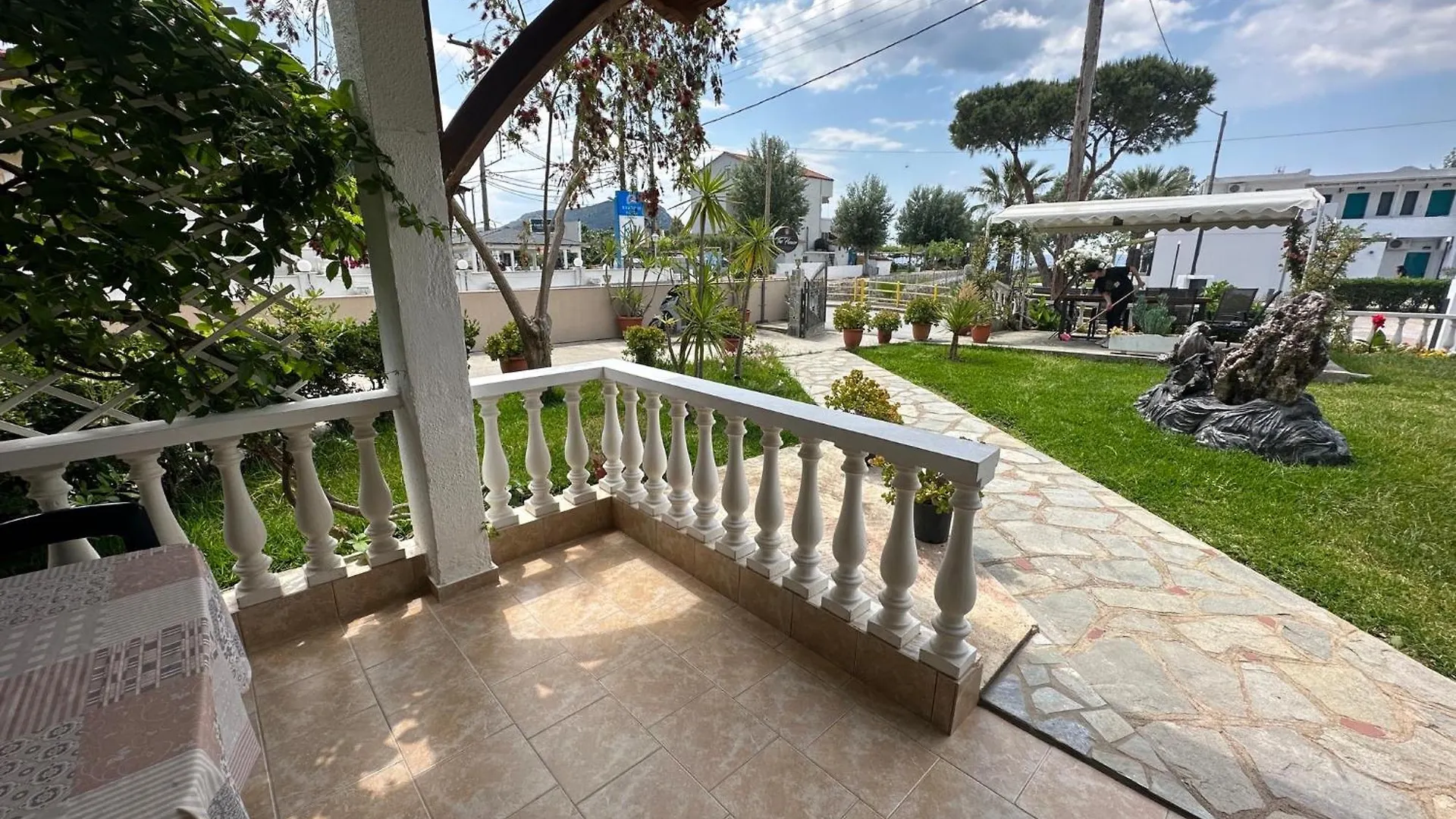 Aparthotel The Flower Apartments Toroni Greece