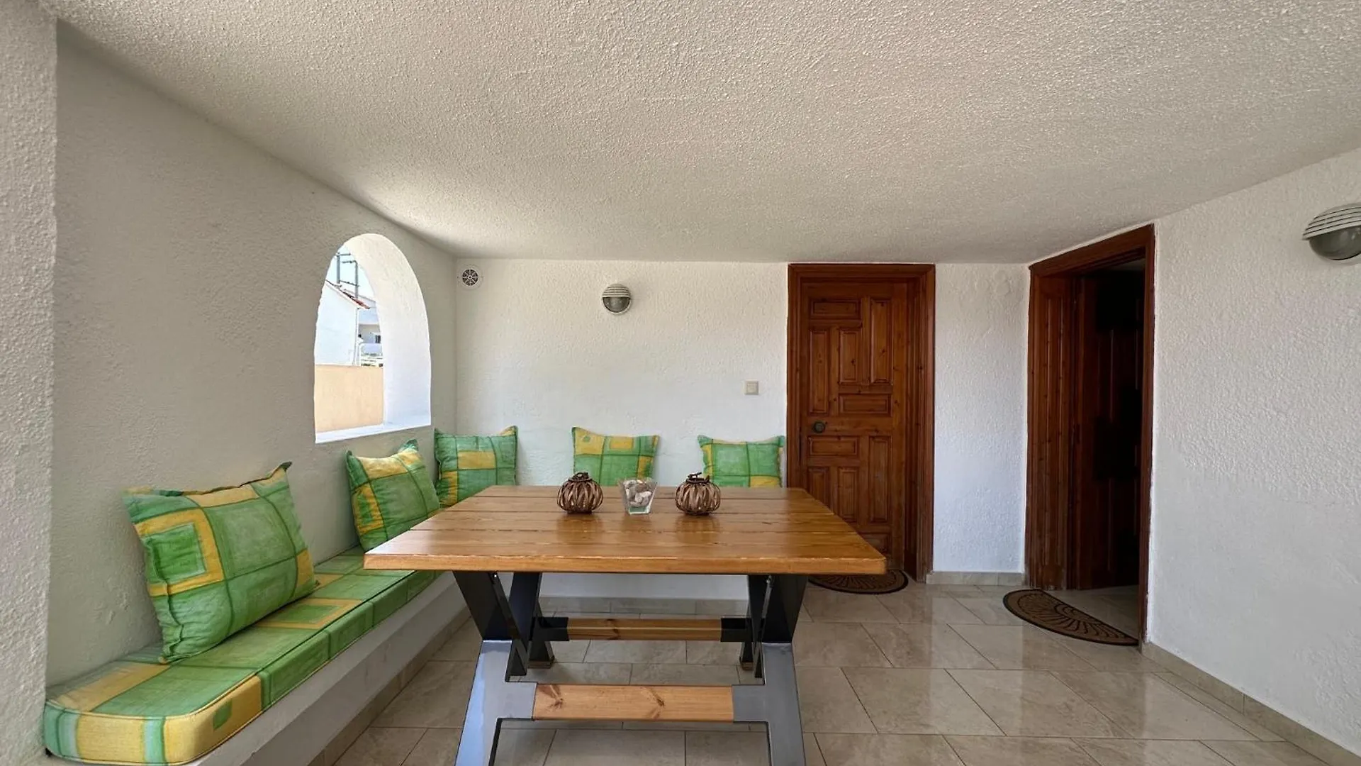 The Flower Apartments Toroni Aparthotel