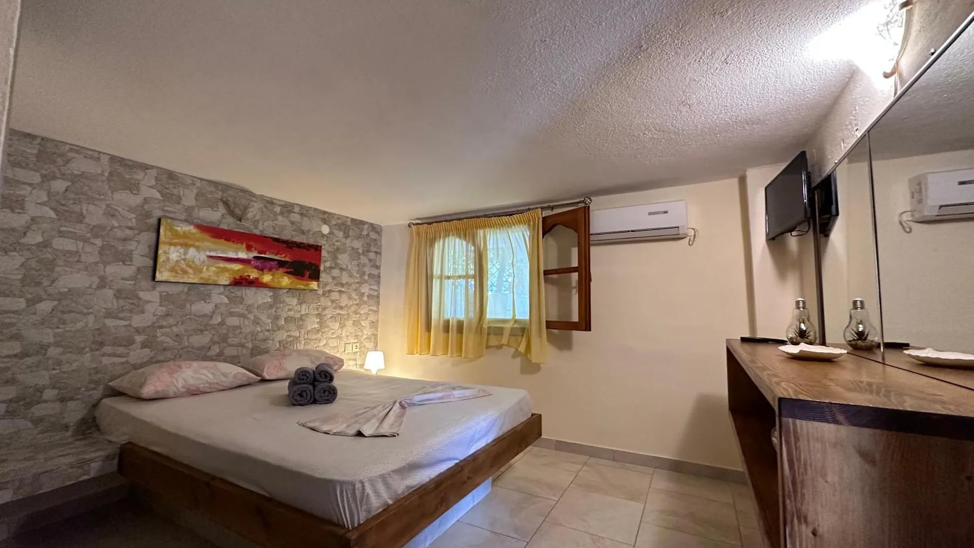 Aparthotel The Flower Apartments Toroni