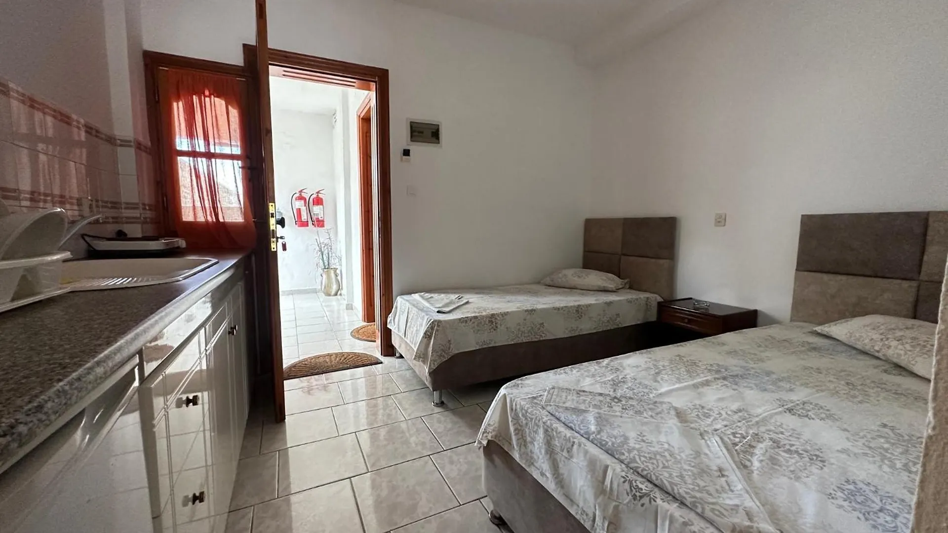 The Flower Apartments Toroni 0*,