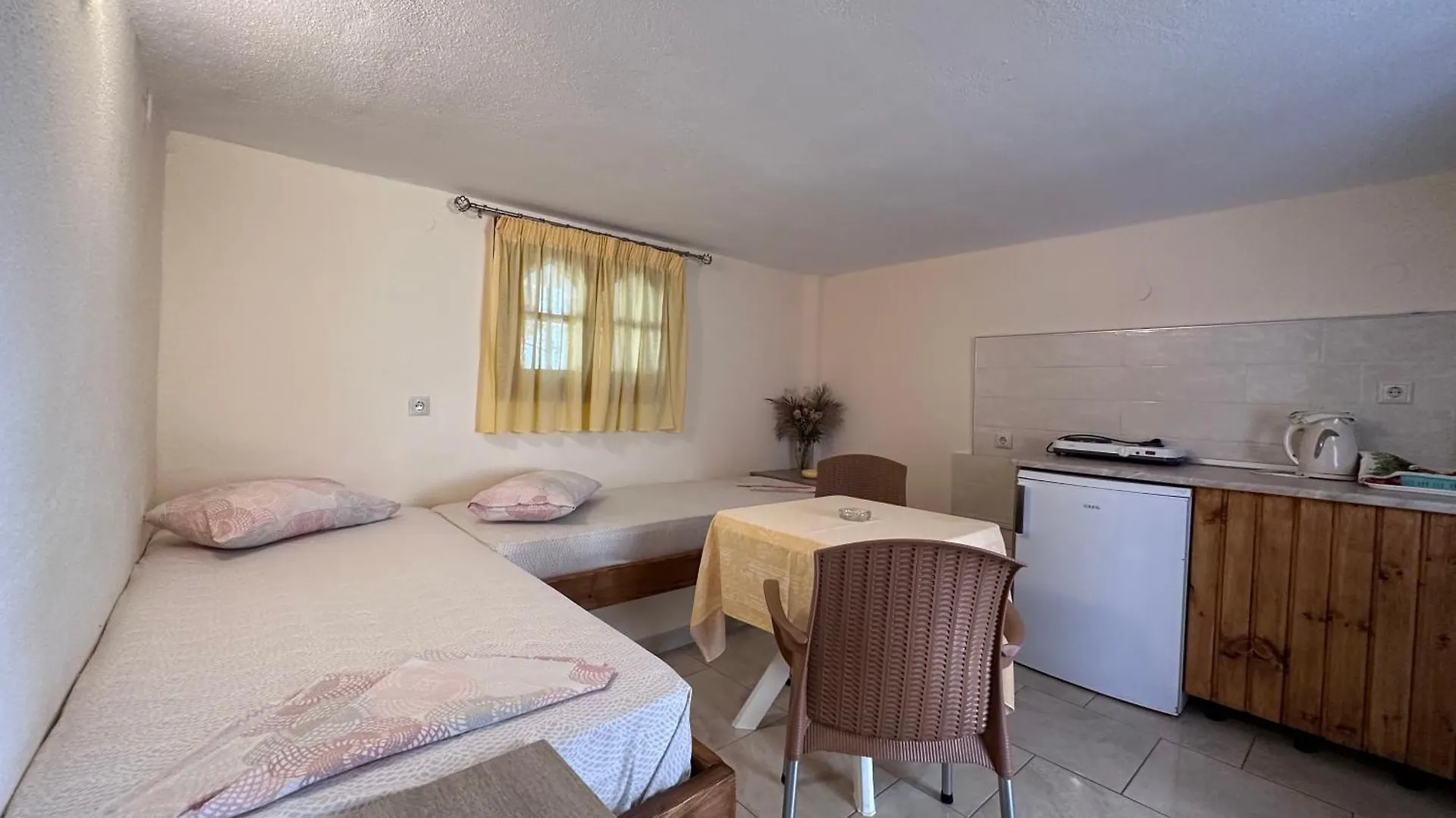 The Flower Apartments Toroni