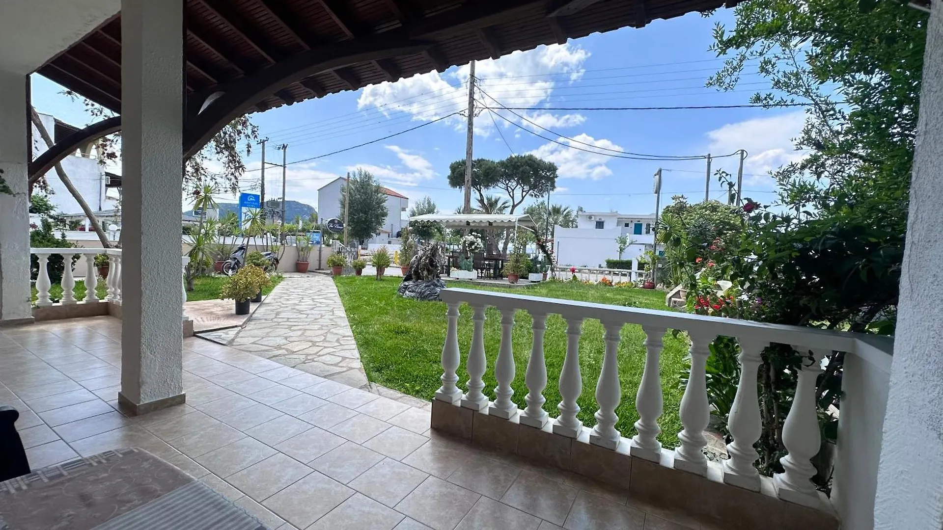 The Flower Apartments Toroni Aparthotel
