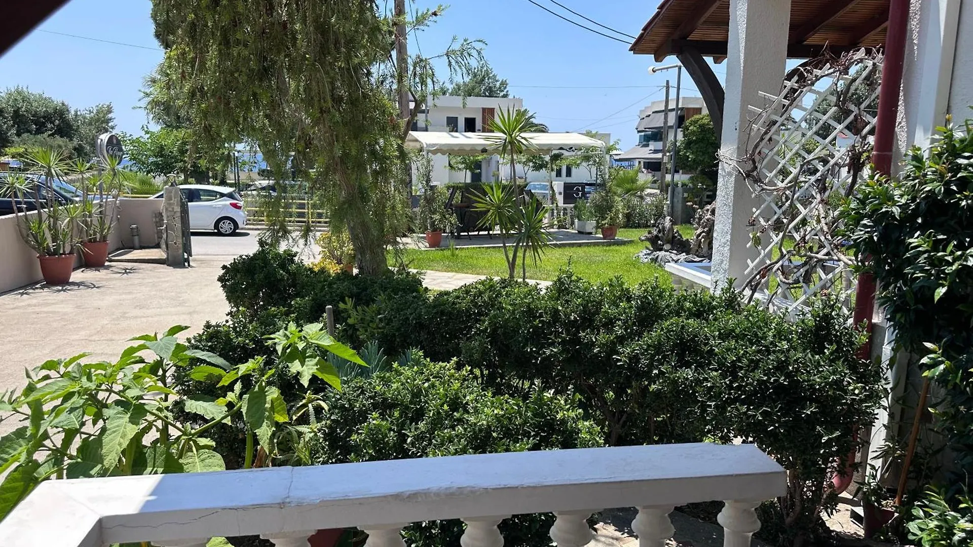 The Flower Apartments Toroni Aparthotel
